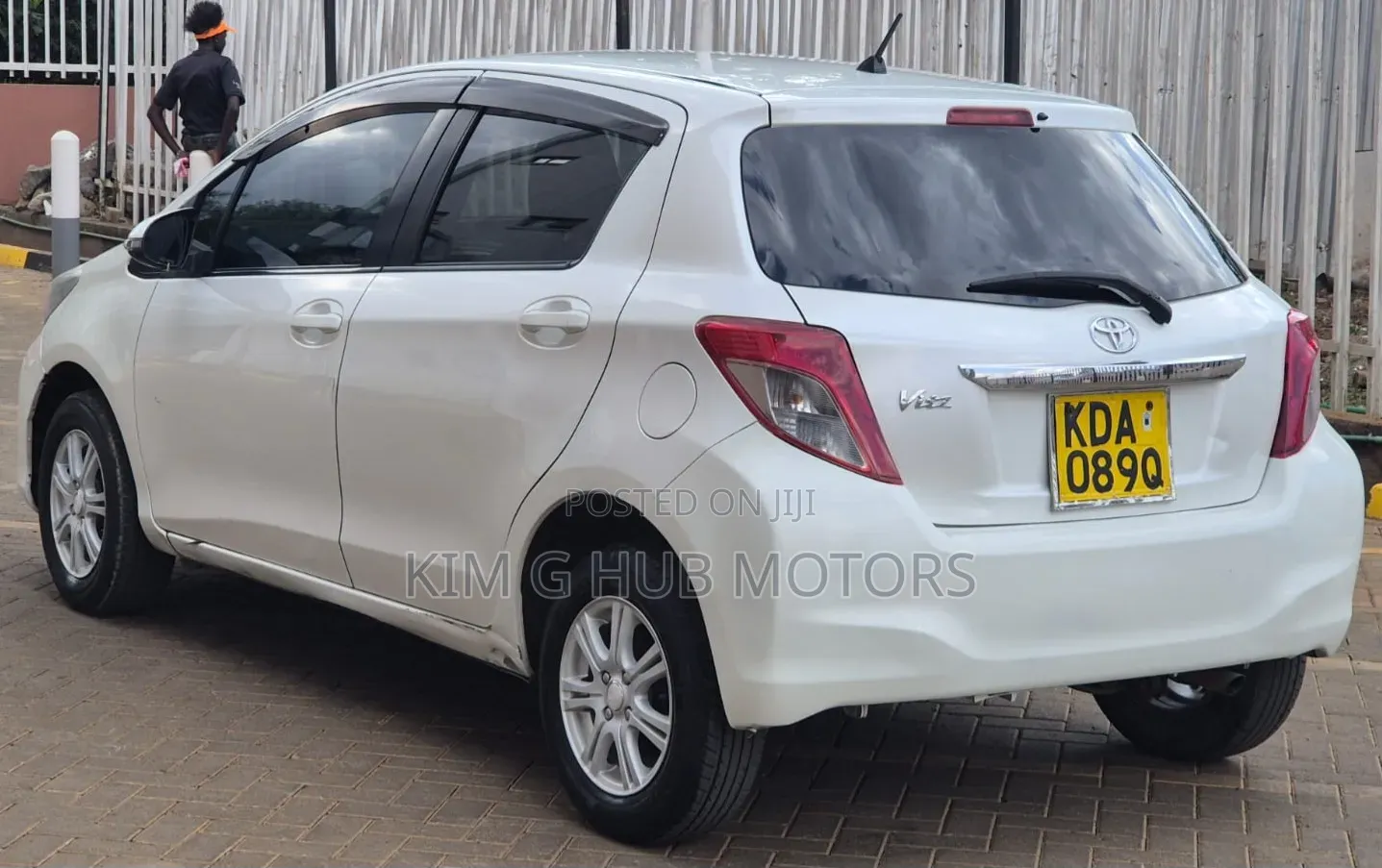Toyota Vitz 1.3 FWD 5dr 2014 Pearl