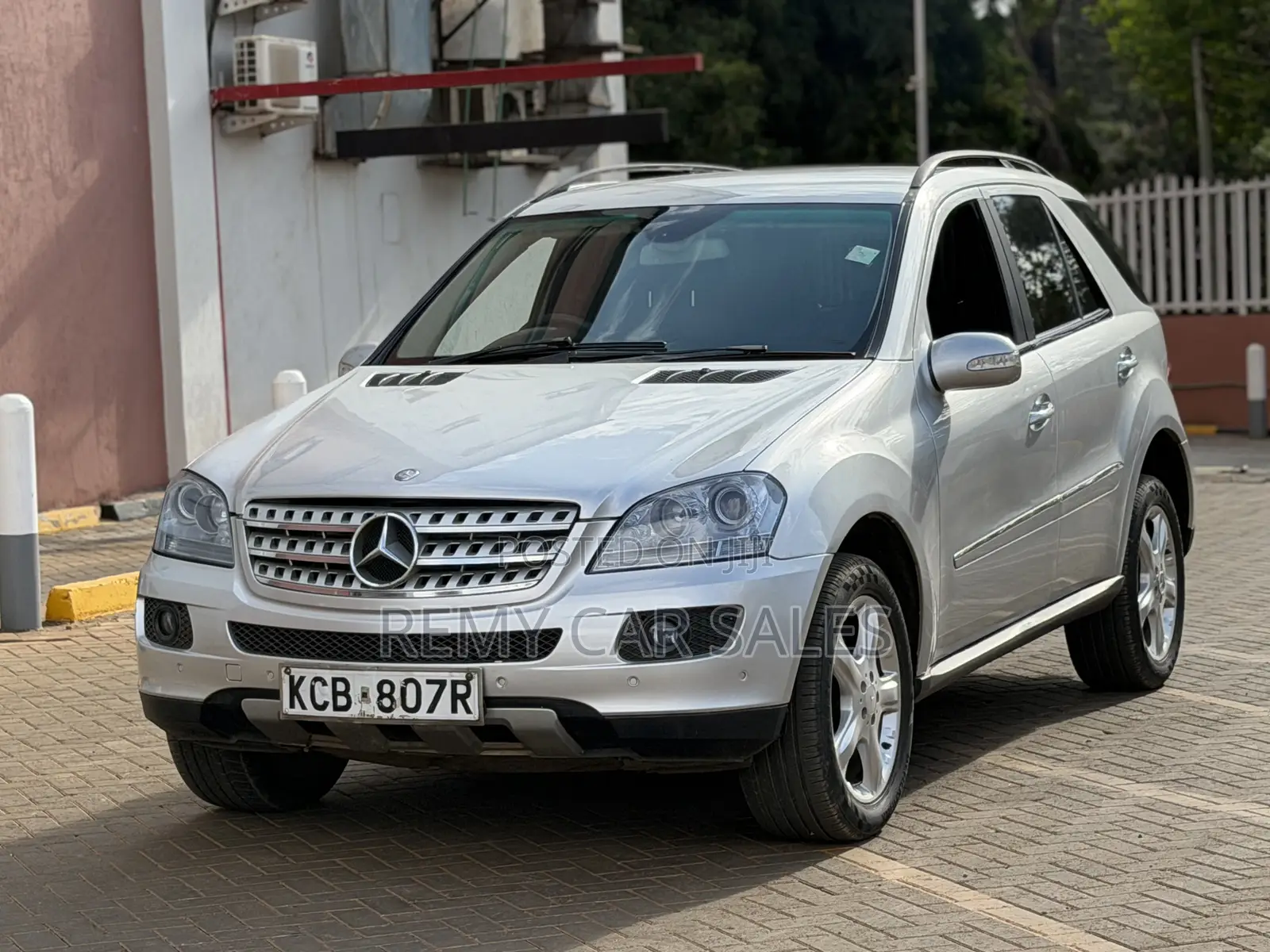Mercedes-Benz 300D 2009 Silver