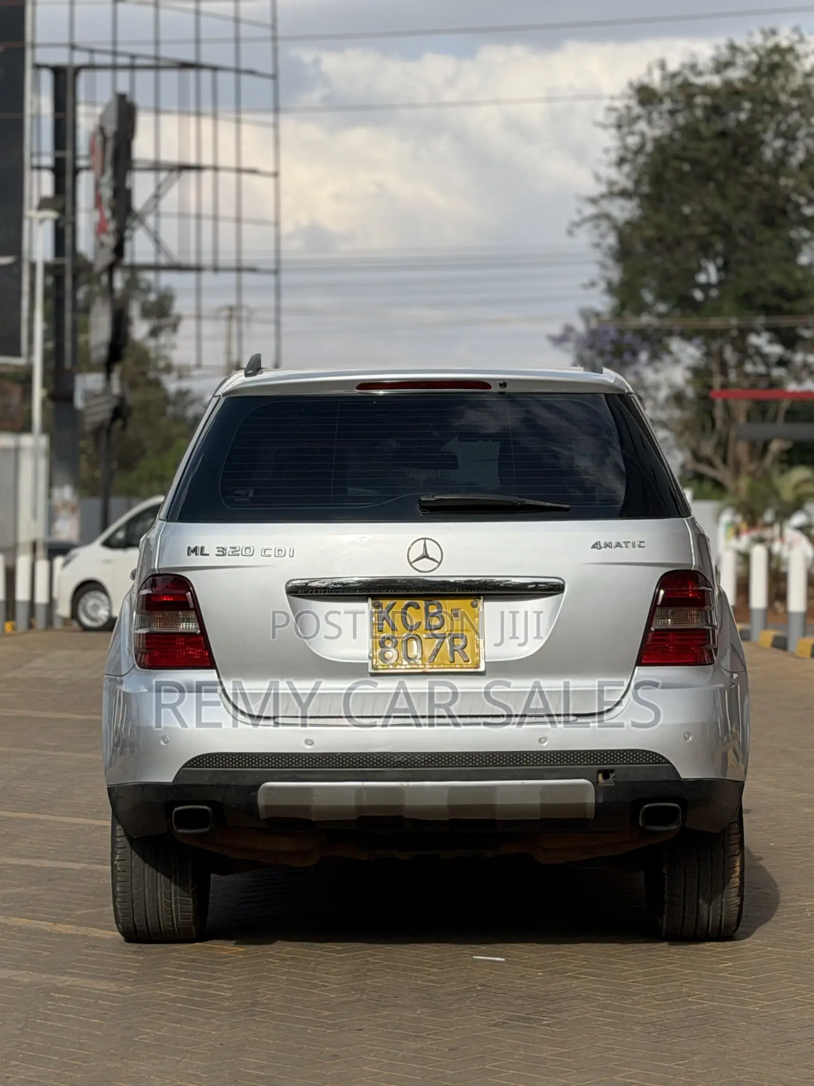 Mercedes-Benz 300D 2009 Silver