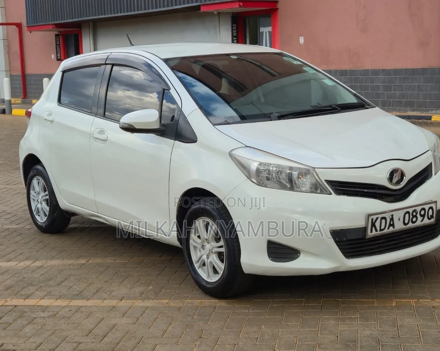 Toyota Vitz 2014 White