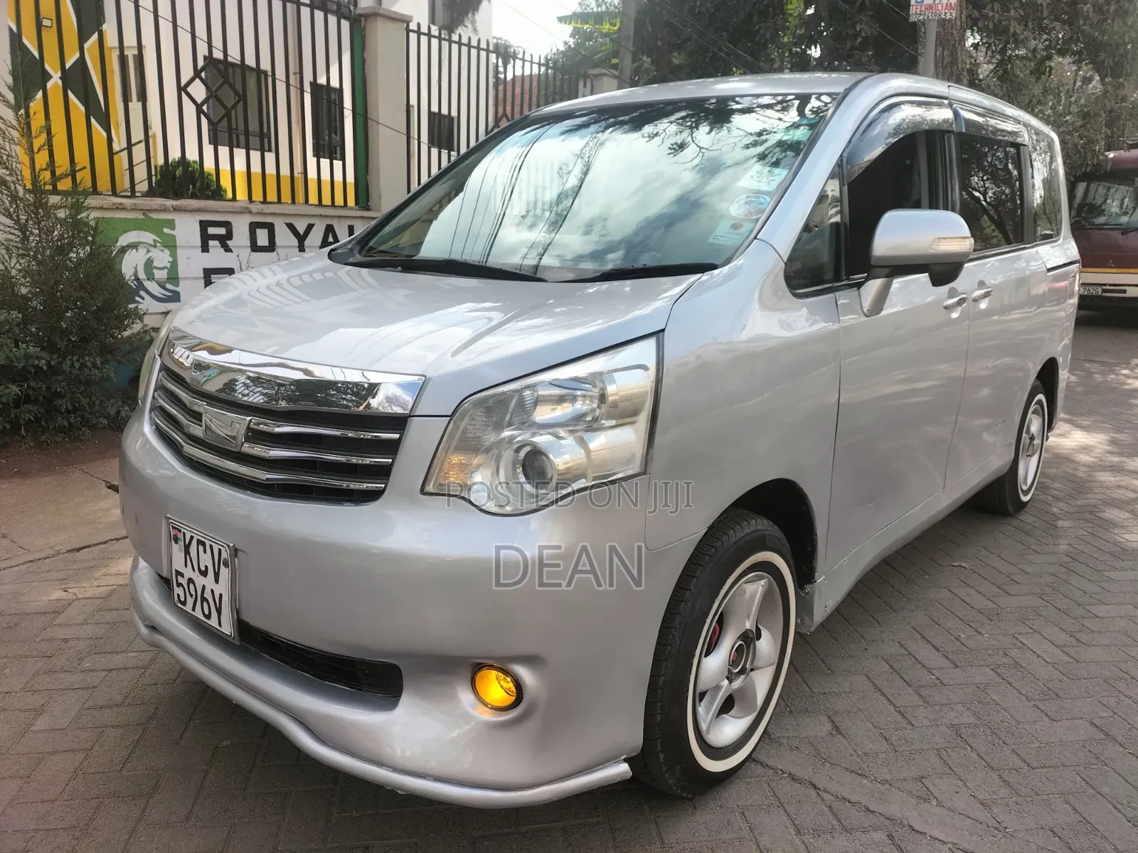 Toyota Noah 2012 Silver