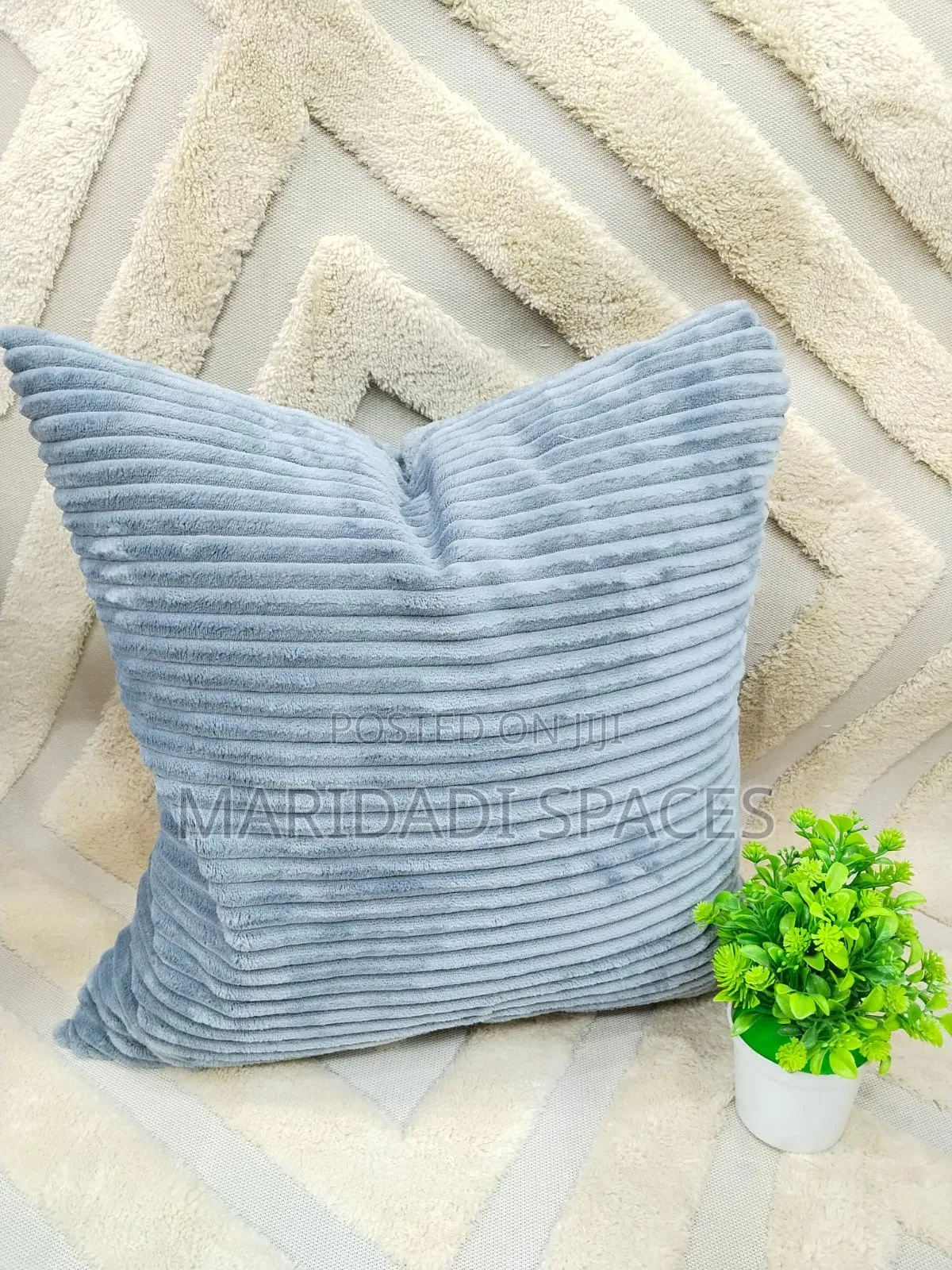 High Quality Throw Pillow Cases Velvet in Texture