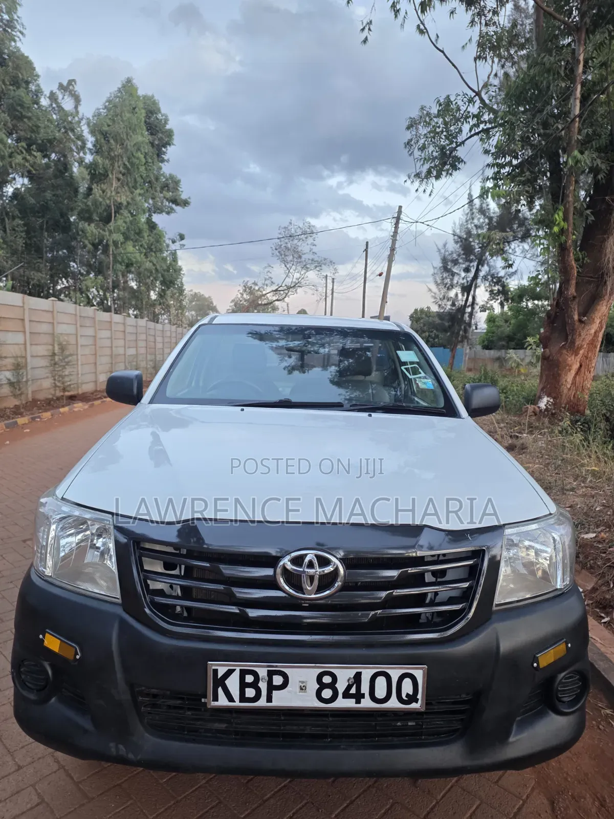 Toyota Hilux 2011 White