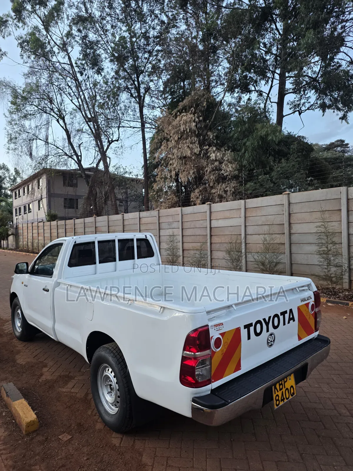 Toyota Hilux 2011 White