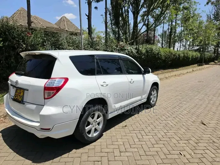 Toyota Vanguard 2009 White