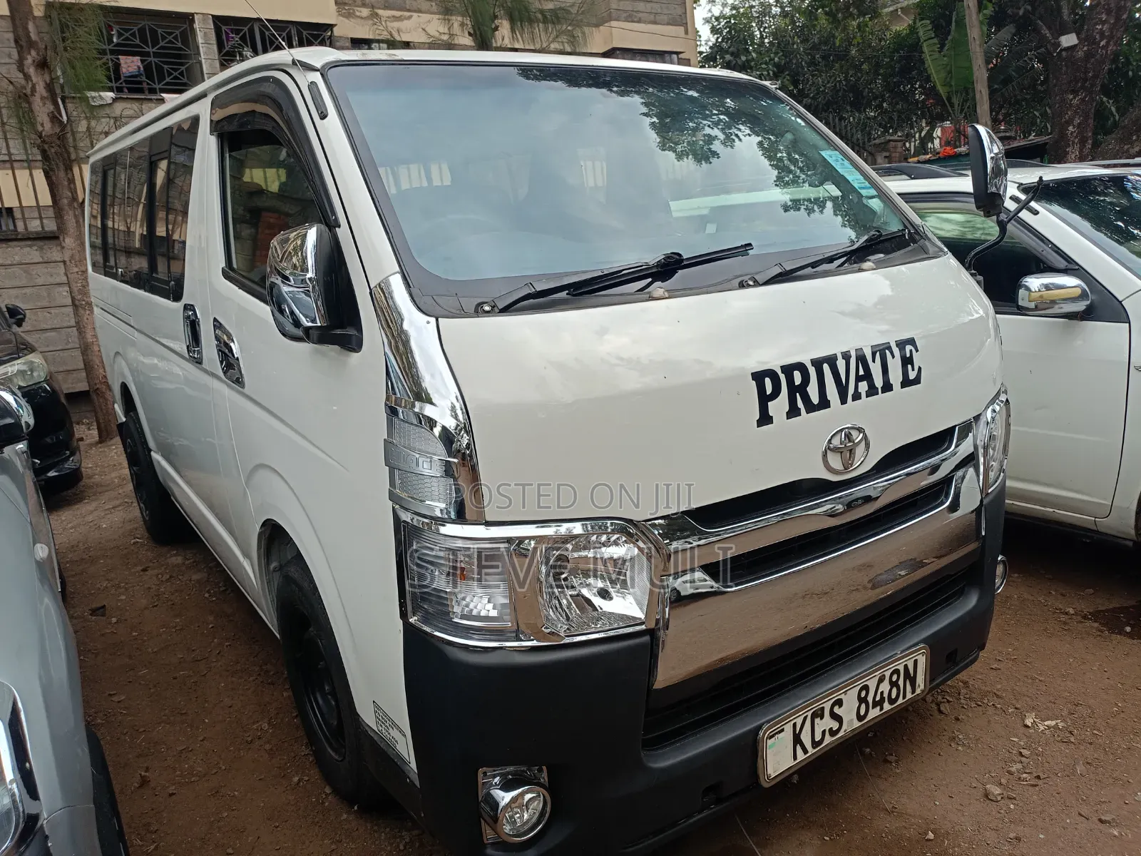 Toyota HiAce 2013 White
