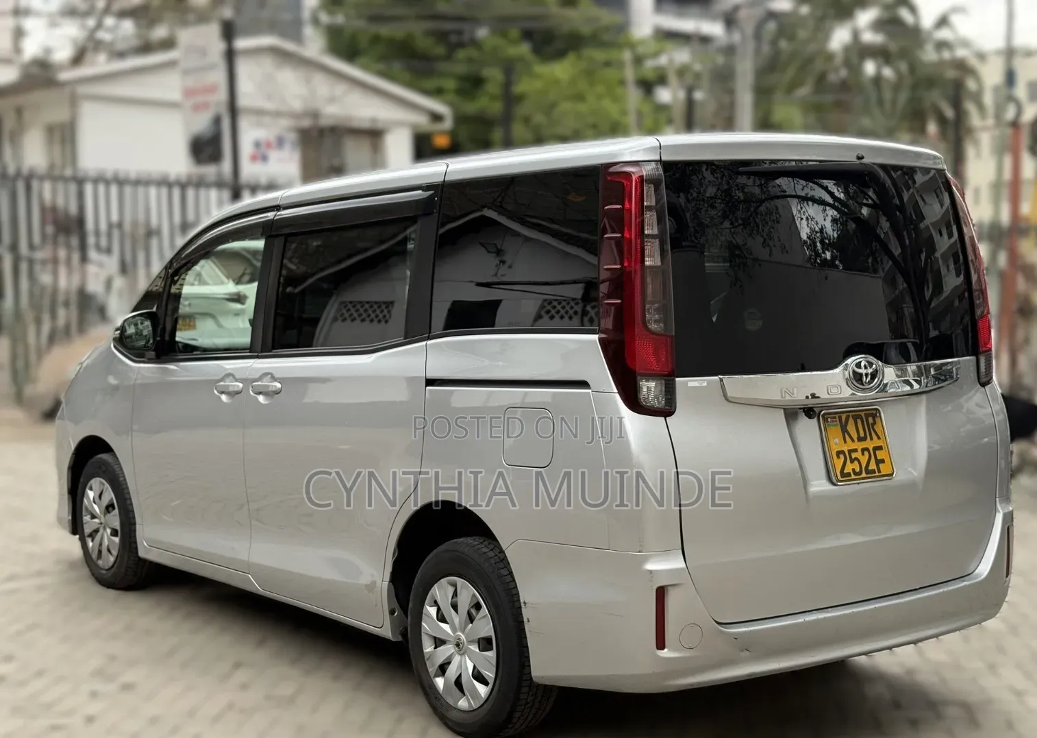 Toyota Noah 2017 Silver
