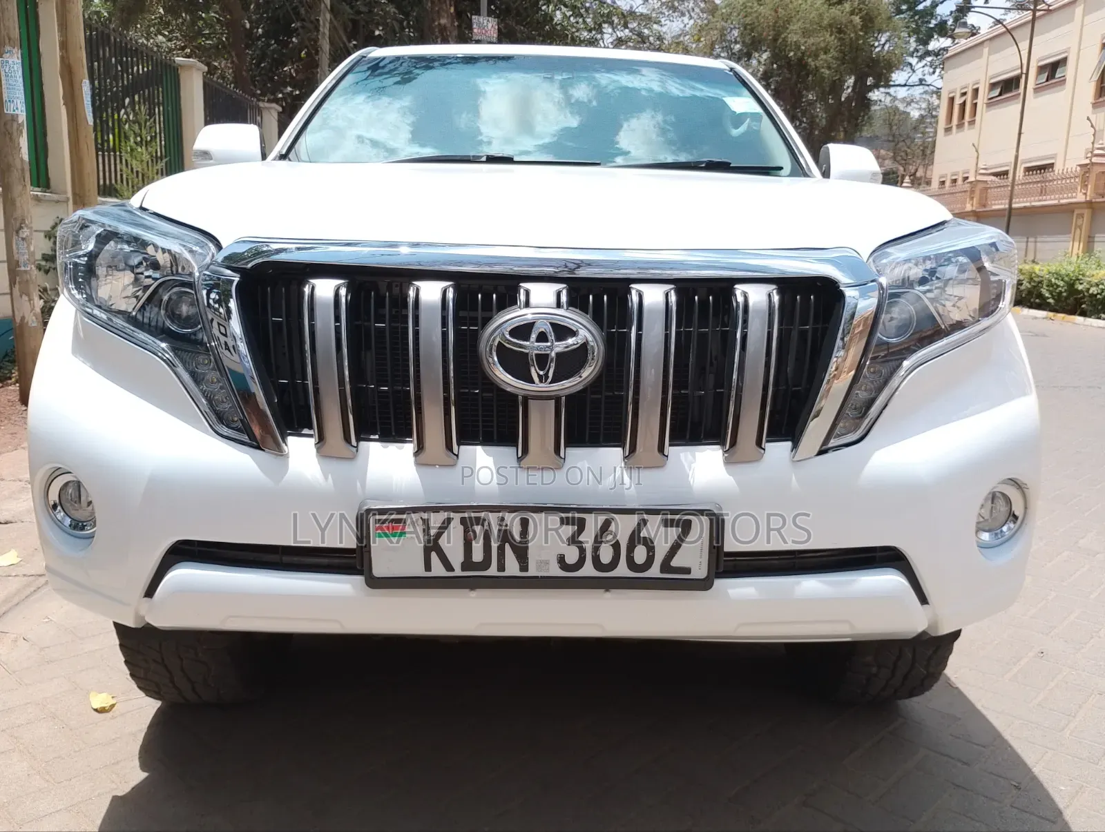 Toyota Land Cruiser Prado 2011 Off white