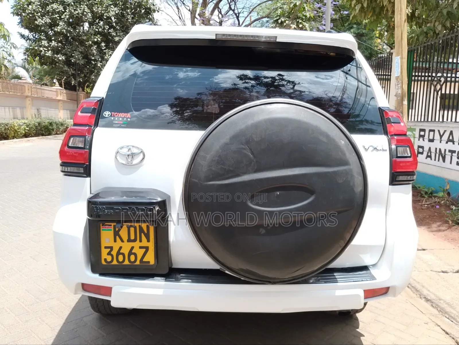 Toyota Land Cruiser Prado 2011 Off white
