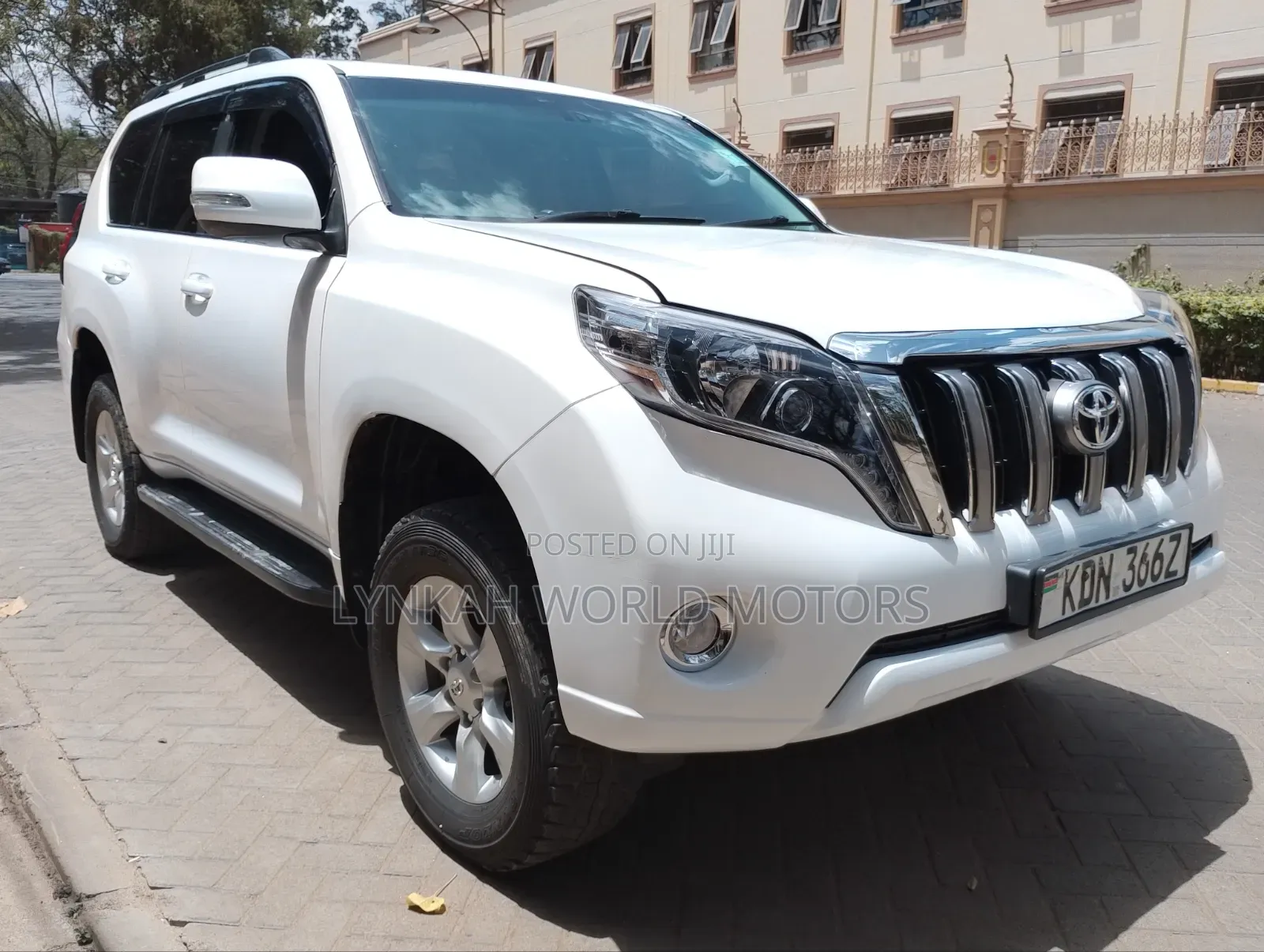 Toyota Land Cruiser Prado 2011 Off white