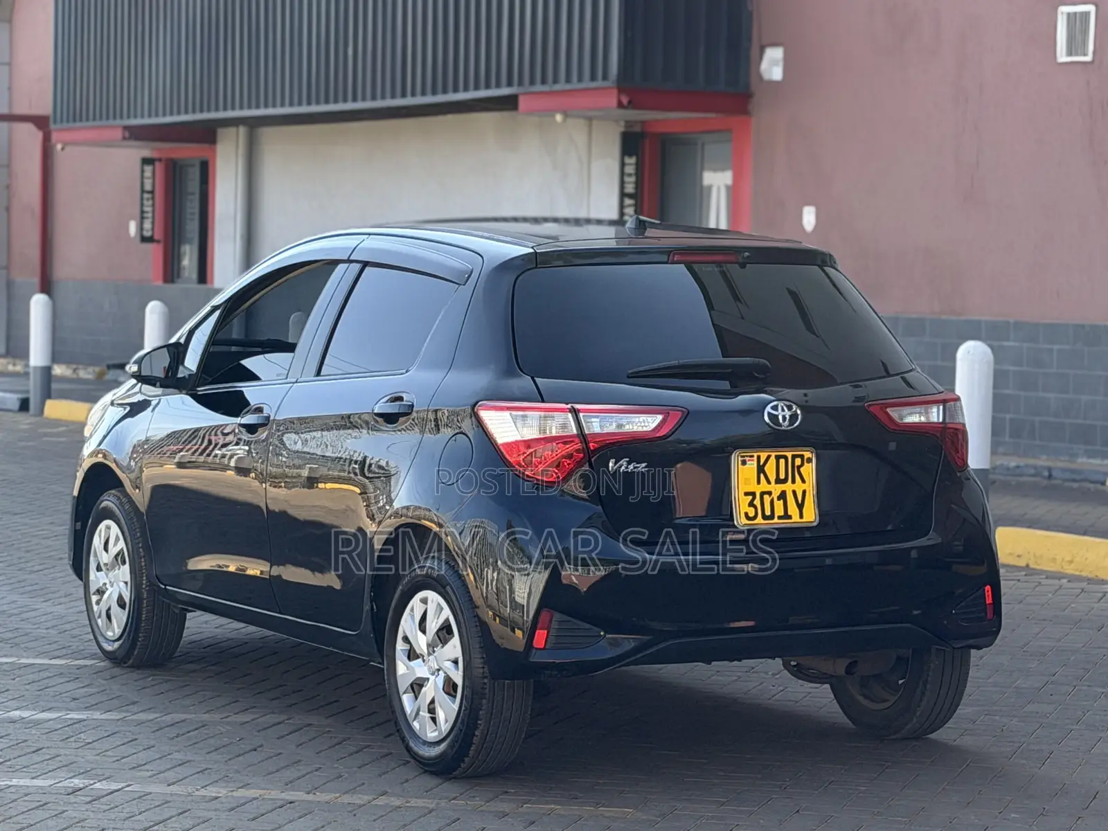 Toyota Vitz 2017 Burgundy