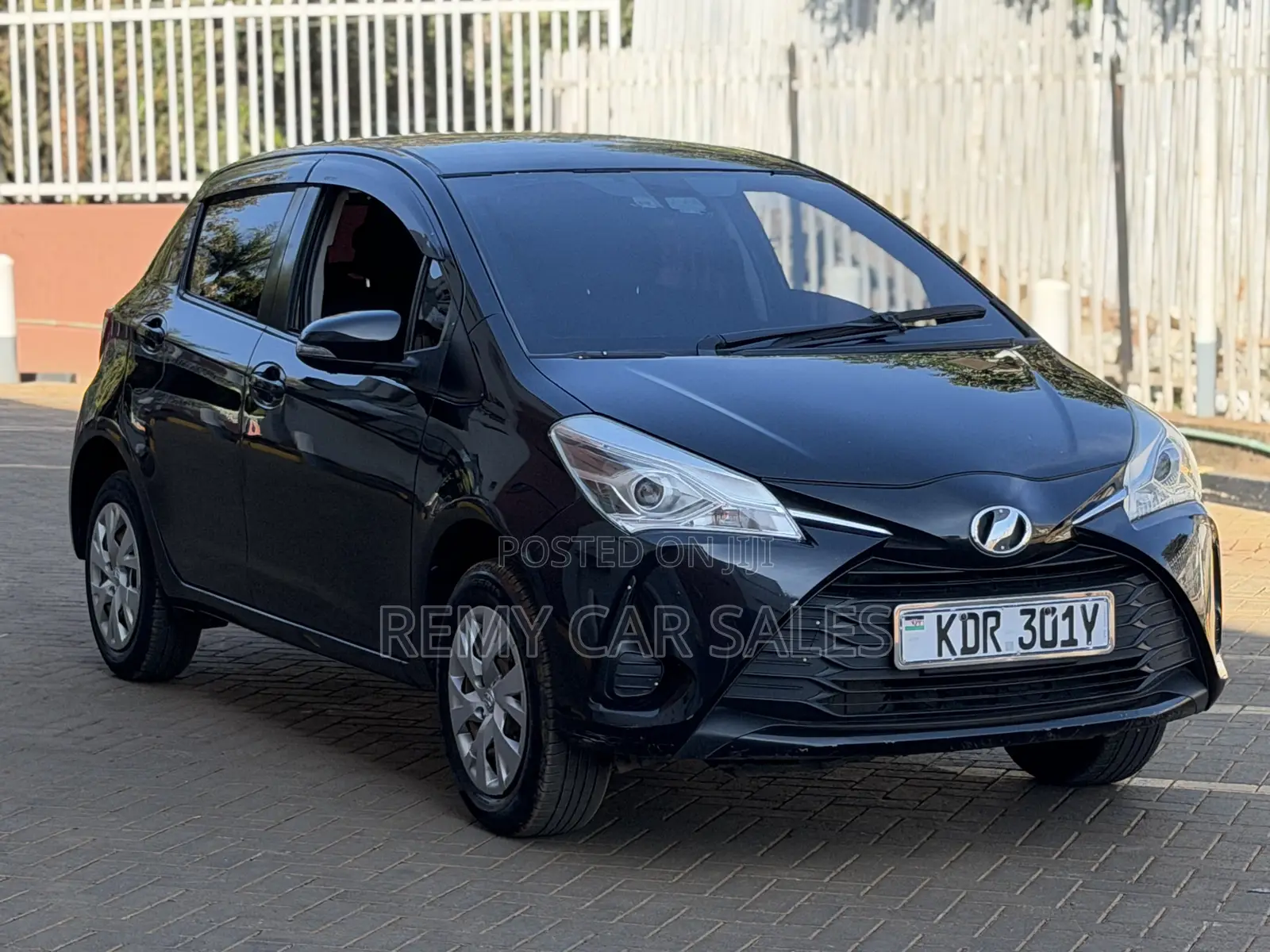 Toyota Vitz 2017 Burgundy