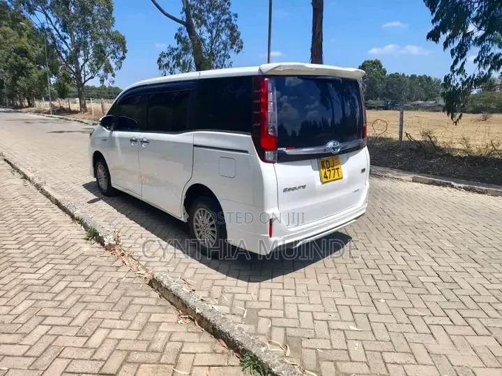 Toyota Esquire 2015 White