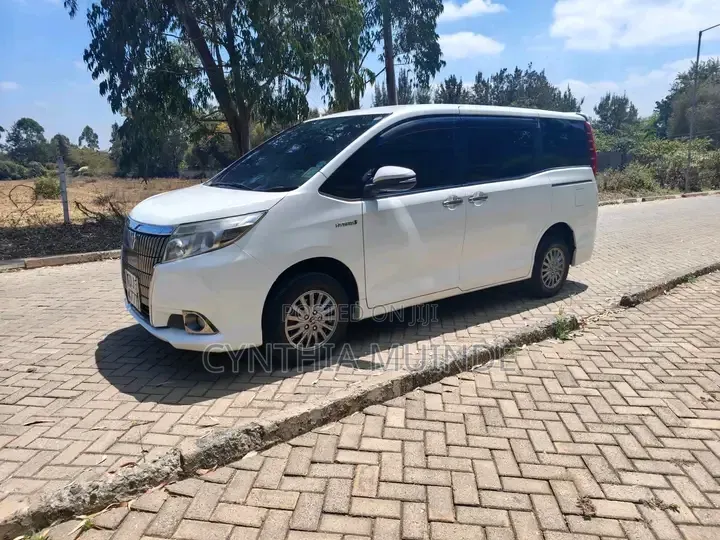 Toyota Esquire 2015 White