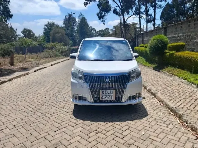 Toyota Esquire 2015 White