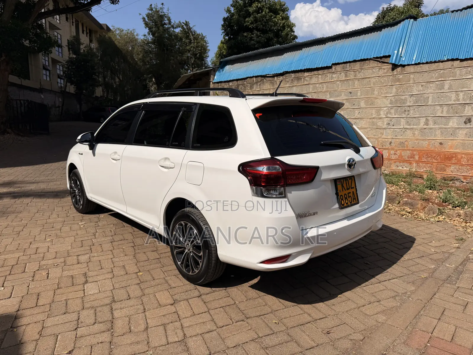 Toyota Corolla Fielder 1.5 Hybrid FWD 2019 White