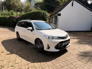 Toyota Corolla Fielder 1.5 Hybrid FWD 2019 White