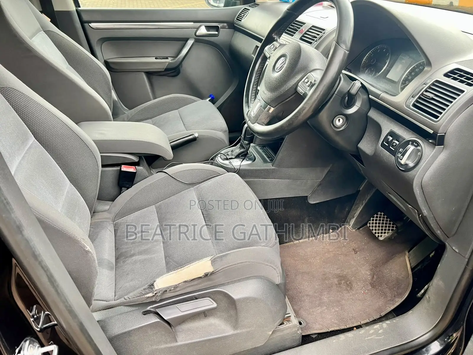 Volkswagen Touran 2011 Black
