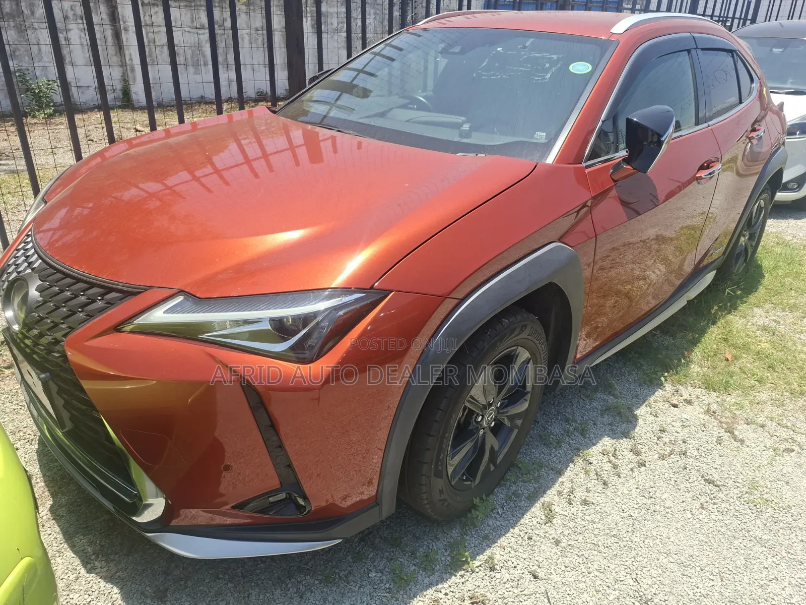 Lexus UX 250h 2019 Orange