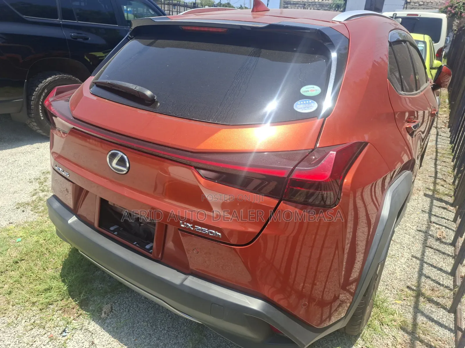 Lexus UX 250h 2019 Orange
