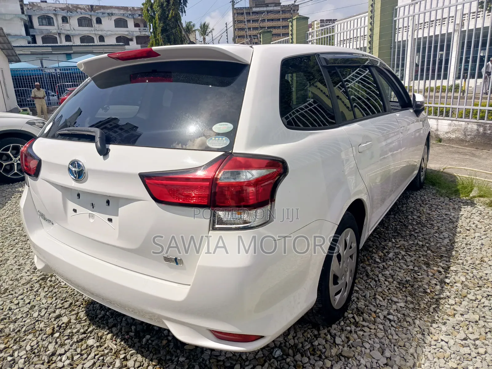 Toyota Corolla Fielder 1.5 Hybrid FWD 2019 White