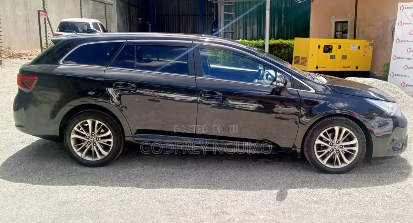 Toyota Avensis 2017 Black