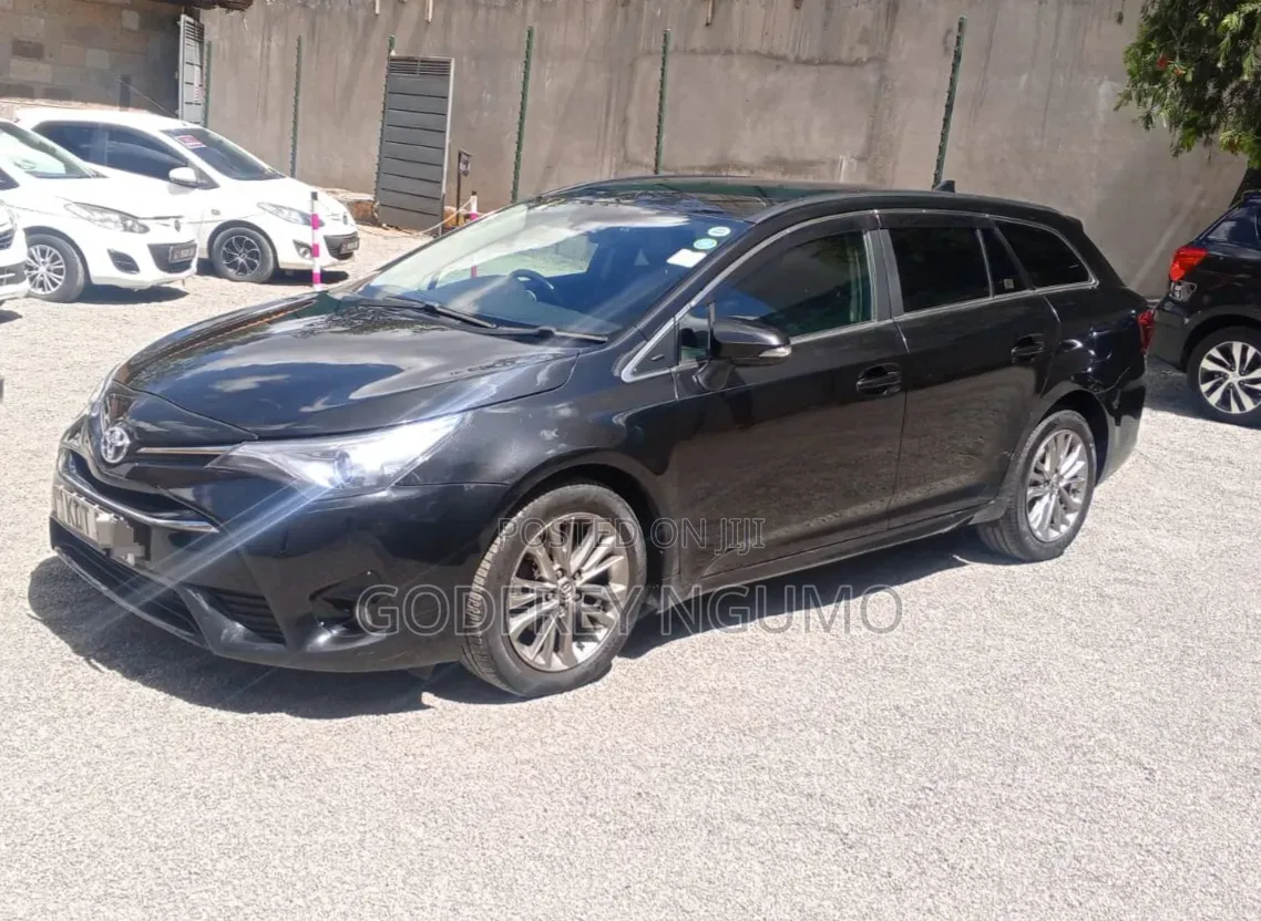 Toyota Avensis 2017 Black