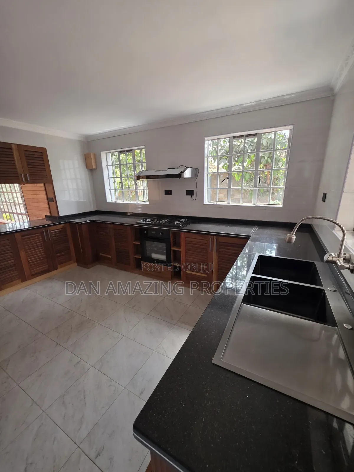 6bdrm Maisonette in Lemiso Rd On 1/4, Kibiku for rent