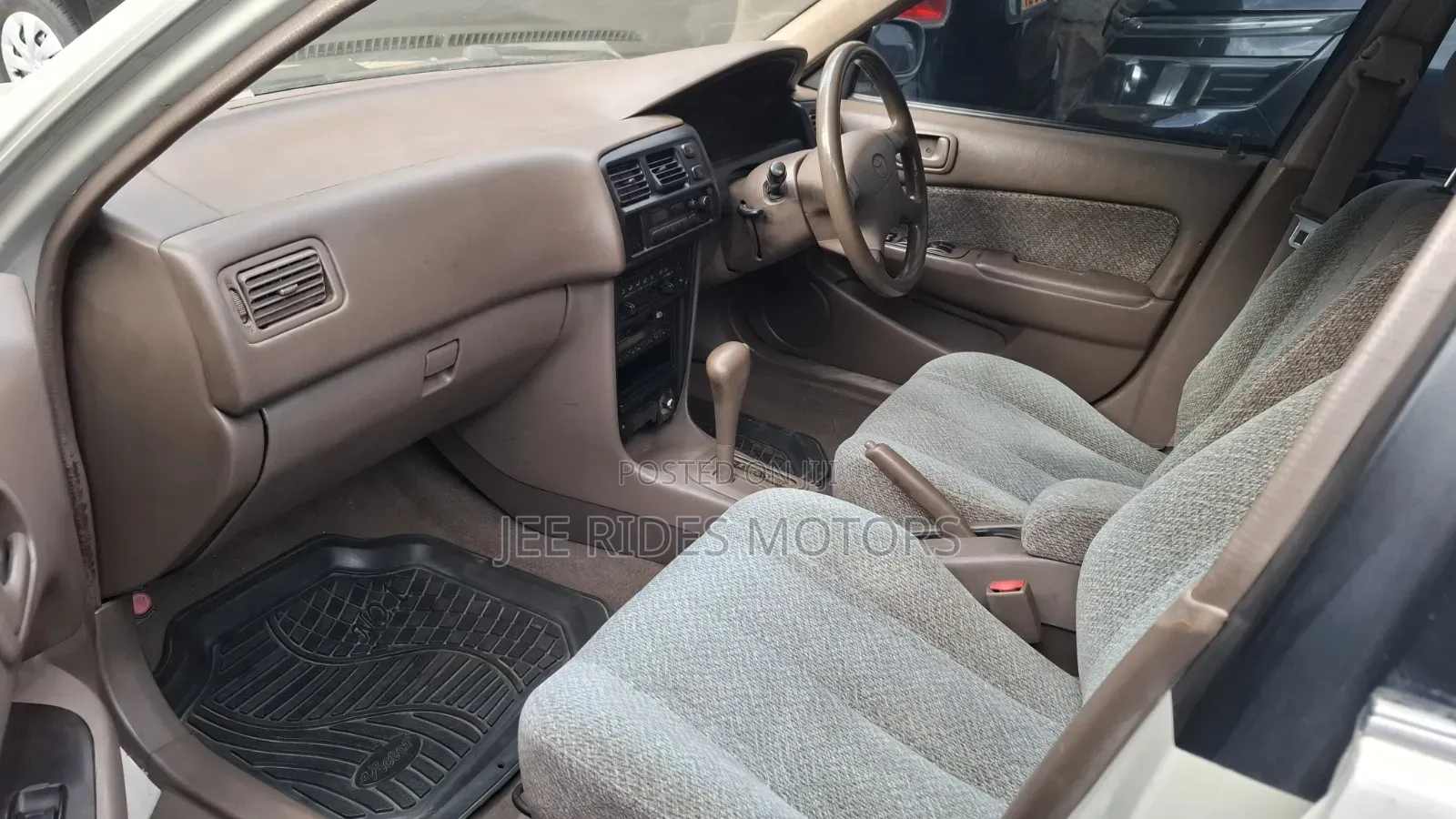 Toyota Corolla Automatic 1999 Silver