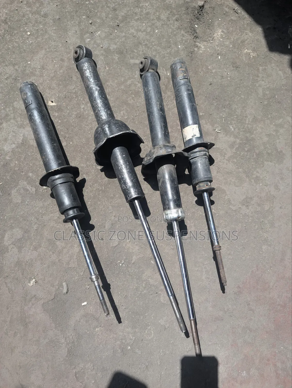 Honda CR-V Rd1 Shock Absorbers.