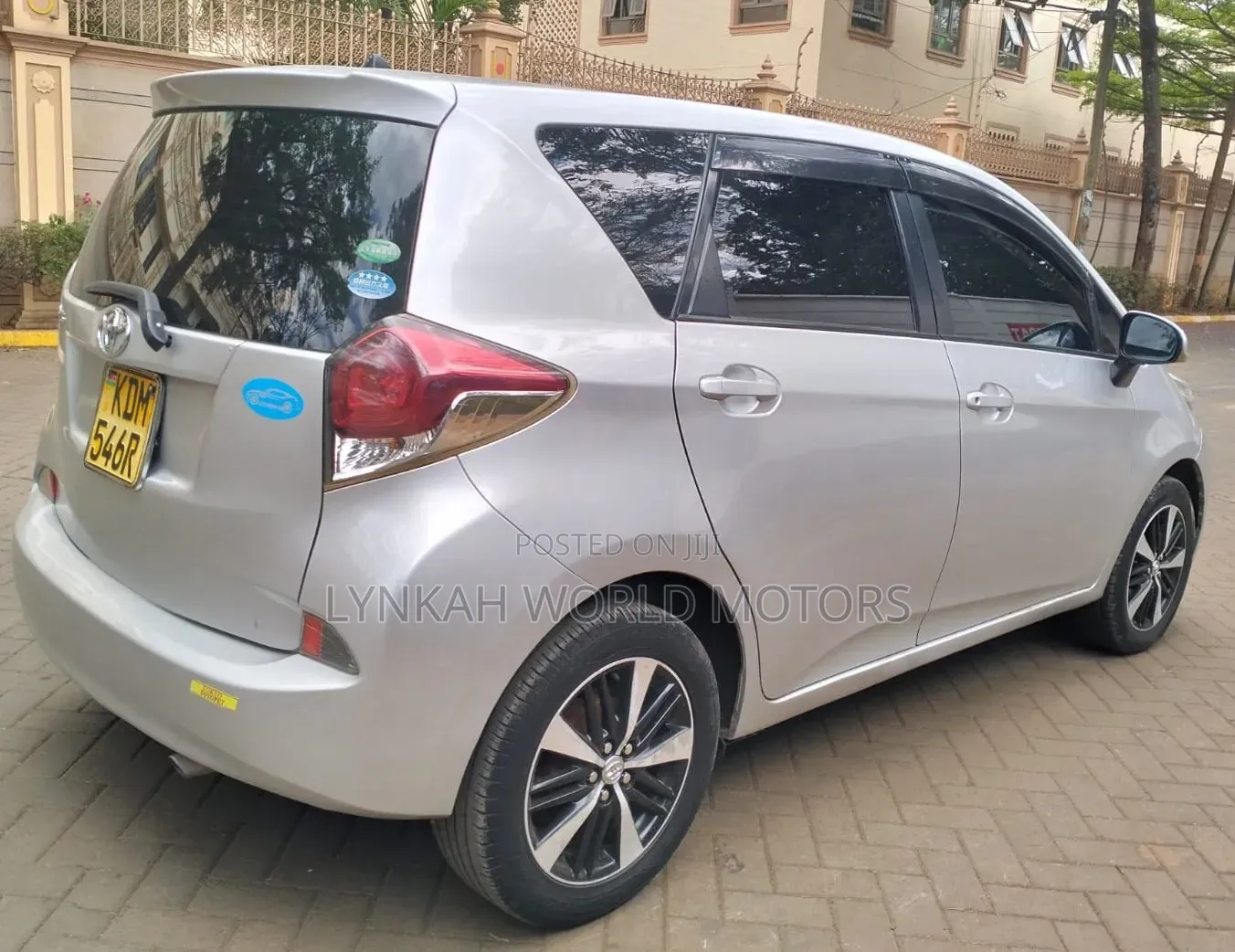 Toyota Ractis 2014 Silver