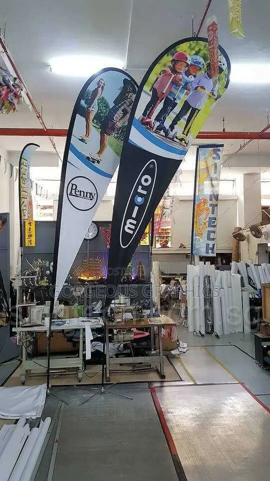 High-Quality Teardrop Banners Printing