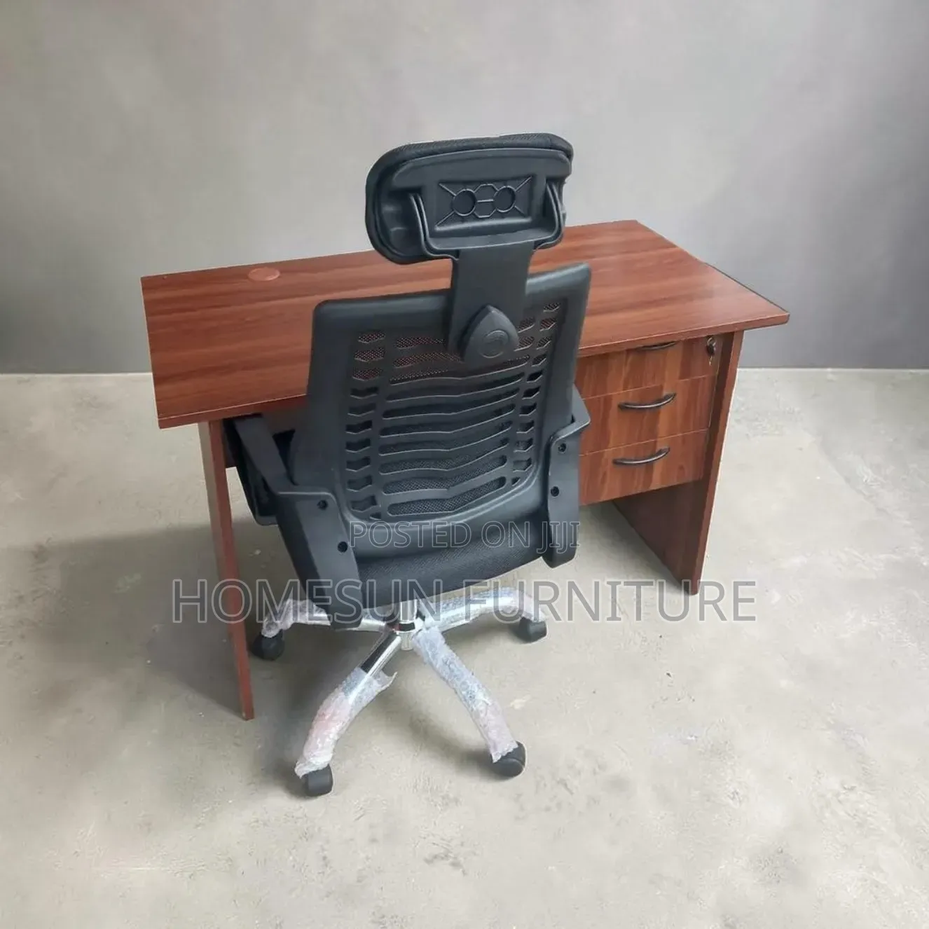 Office Chair and Desk – Ergonomic Black Mesh Headrest Seat
