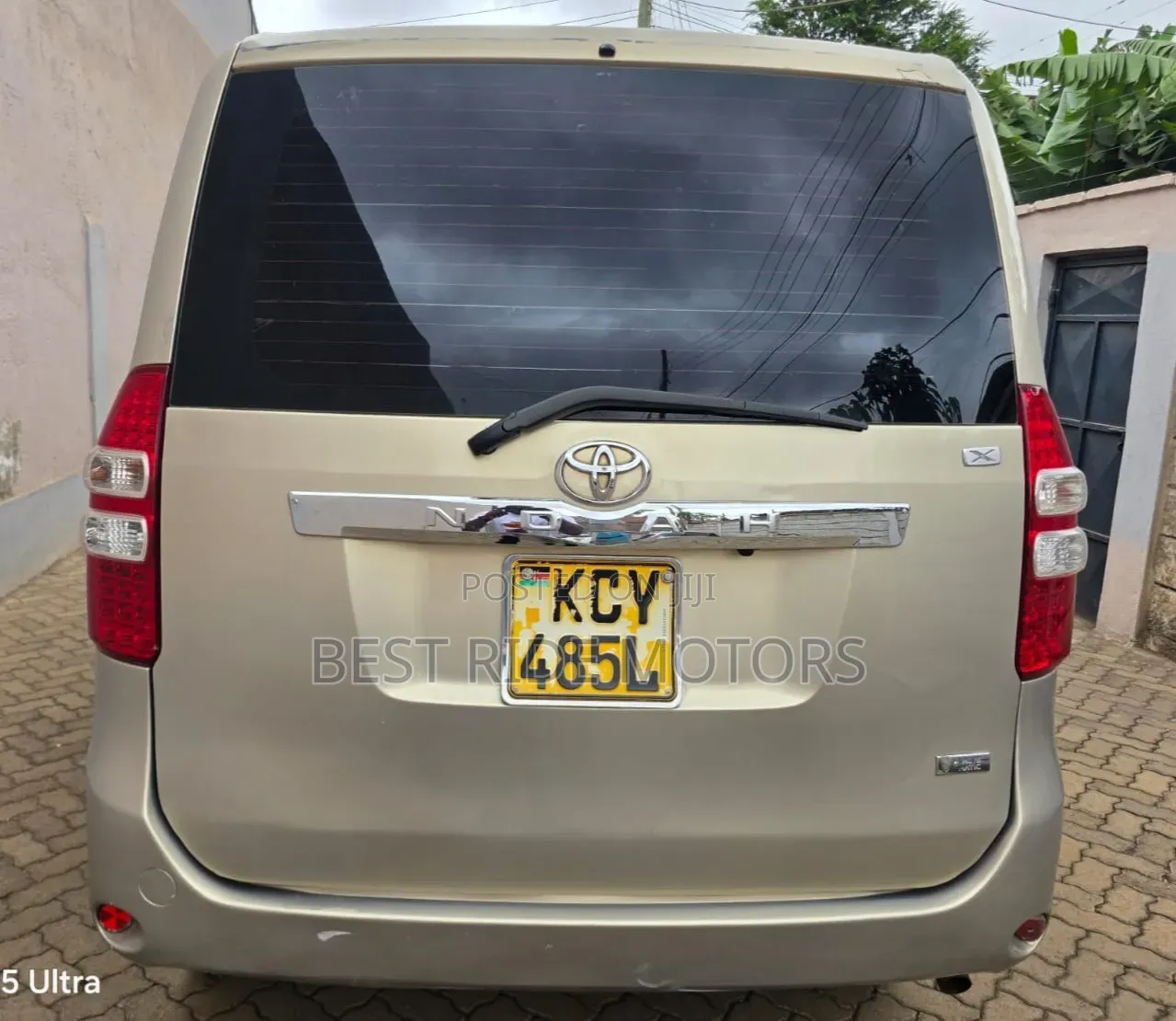 Toyota Noah 2.0 158hp FWD (8 Seater) 2012 Beige