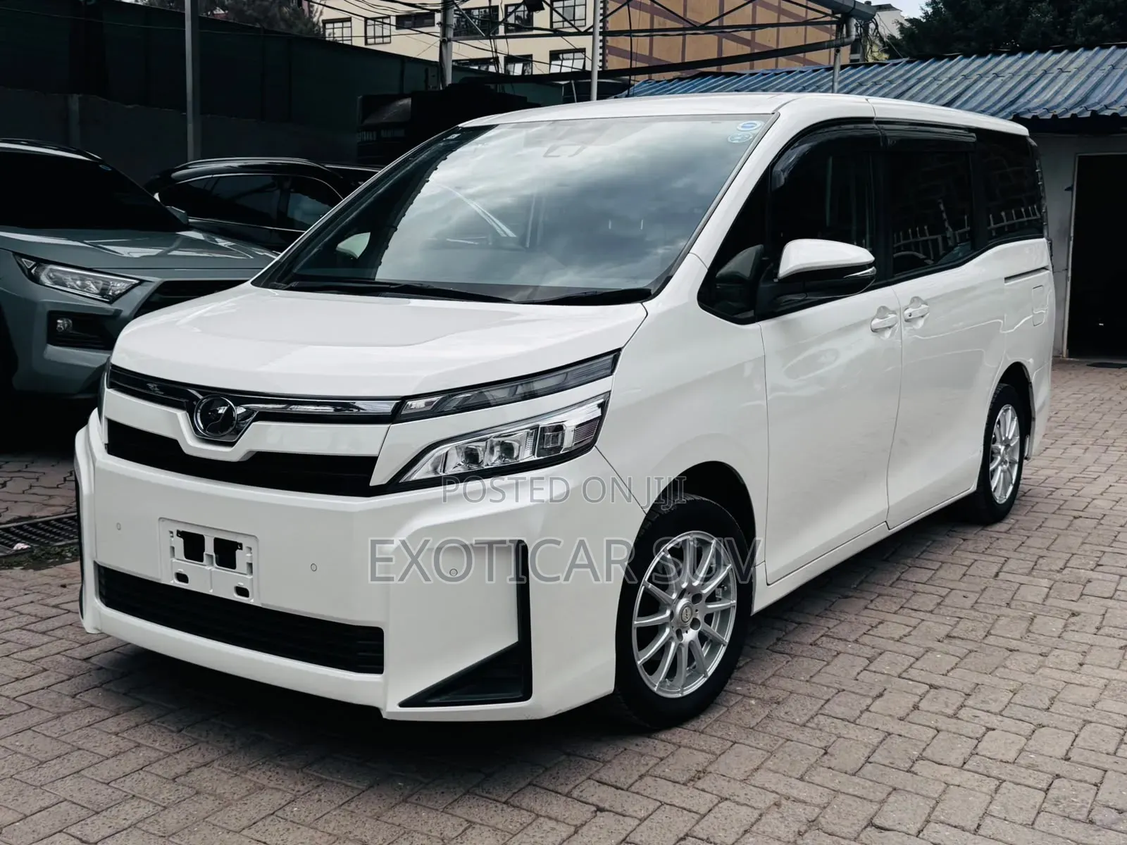 Toyota Voxy V 2WD 8-Seater 2019 Off white