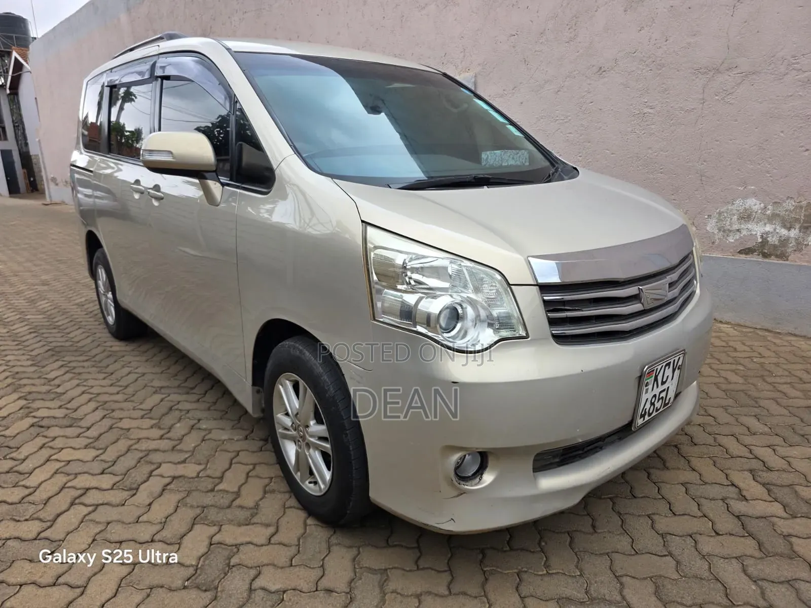 Toyota Noah 2012 Brown