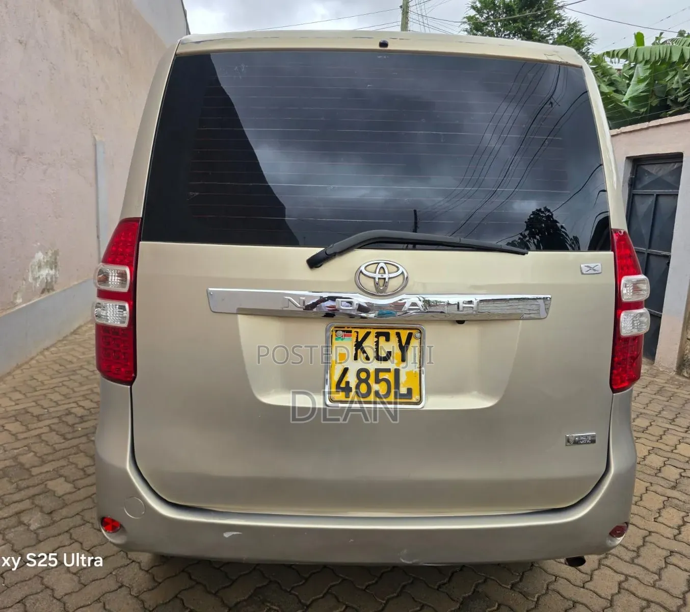 Toyota Noah 2012 Brown