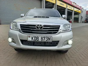 Toyota Hilux 3.0 D-4D 4x4 2013 Silver