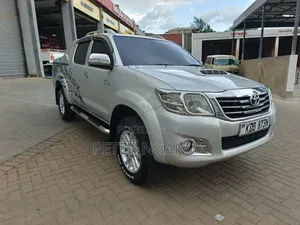 Toyota Hilux 3.0 D-4D 4x4 2014 Silver