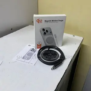 Q12 Lightweight Magnetic Phone Charger for Desk and Travel