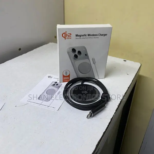 Q12 Lightweight Magnetic Phone Charger for Desk and Travel