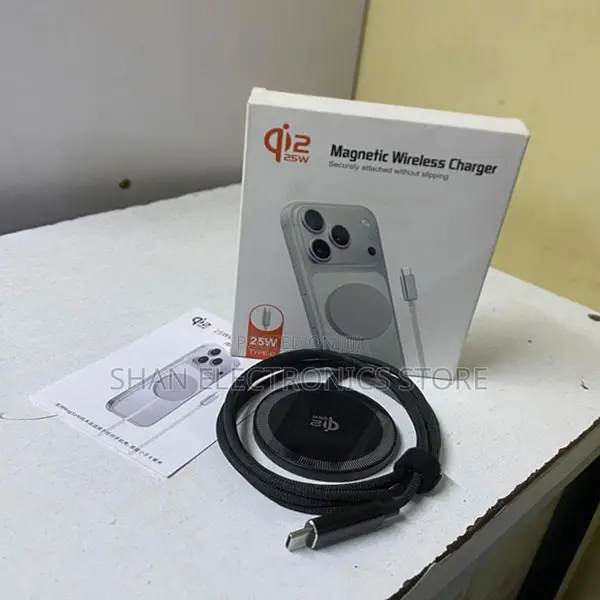 Q12 Lightweight Magnetic Phone Charger for Desk and Travel