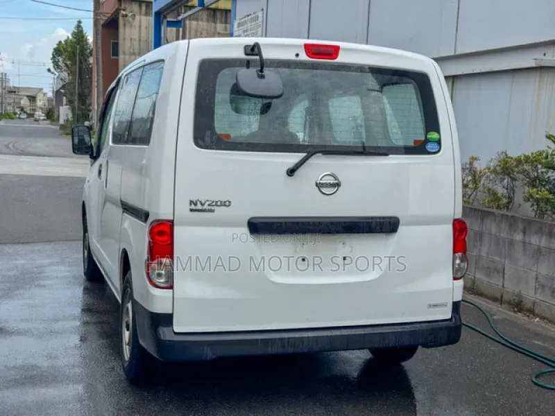 Nissan NV200 SV 2019 White
