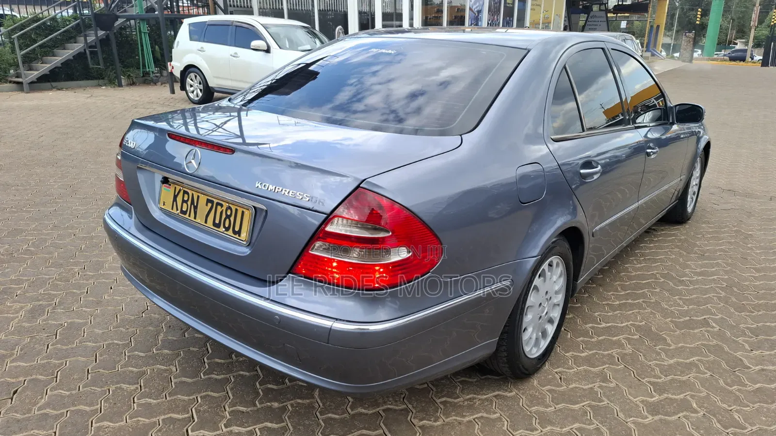 Mercedes-Benz E200 2005 Blue