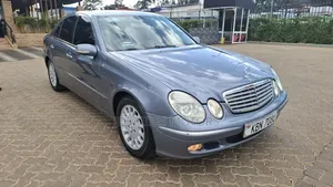 Mercedes-Benz E200 2005 Blue
