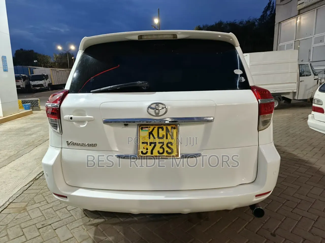 Toyota Vanguard 2010 White