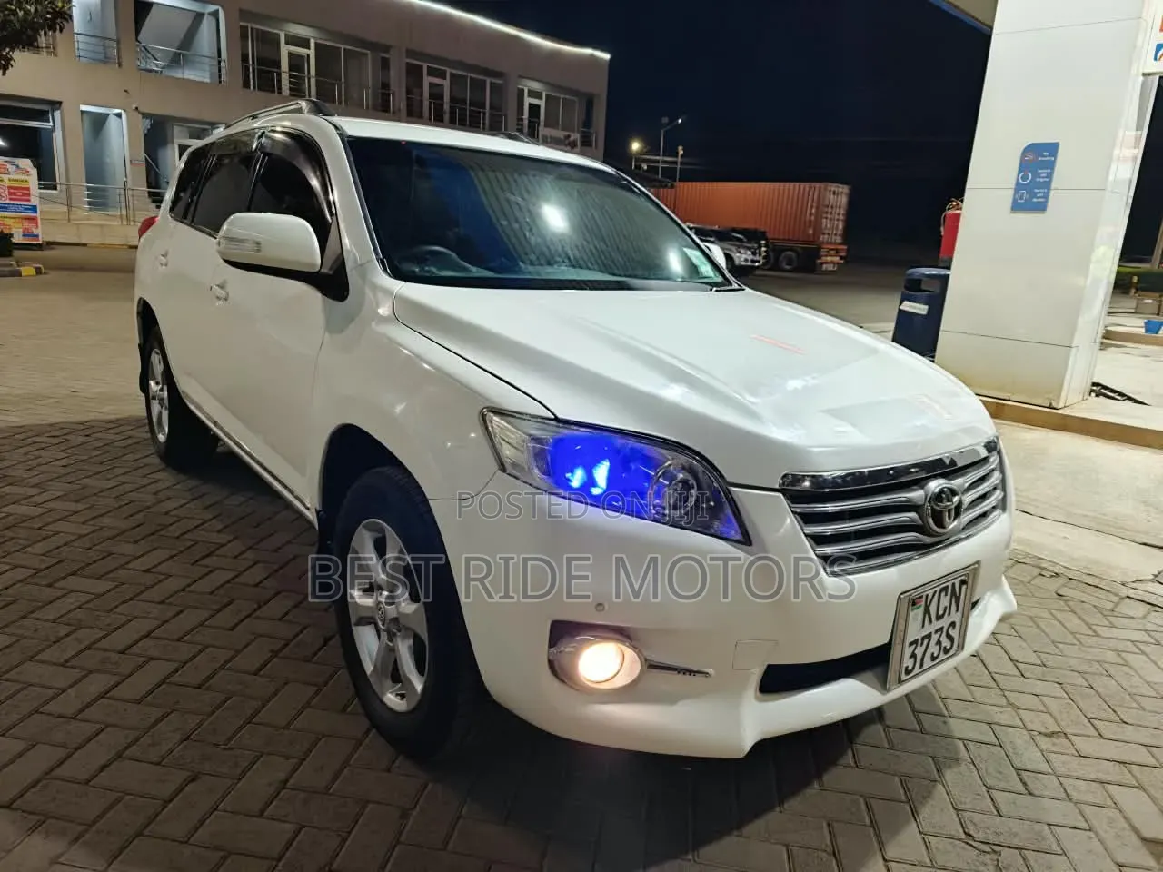 Toyota Vanguard 2010 White