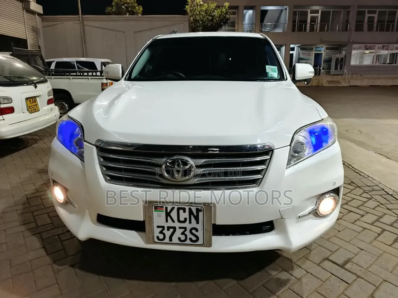 Toyota Vanguard 2010 White