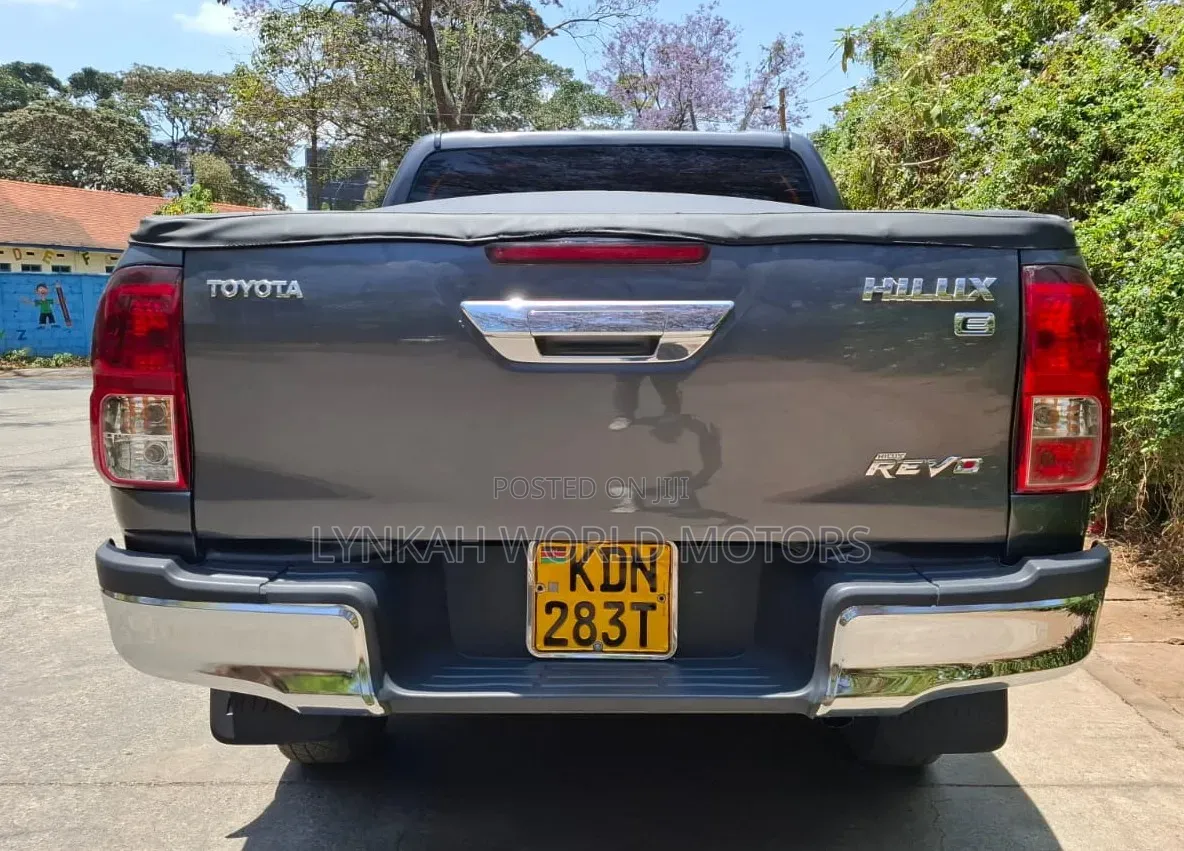 Toyota Hilux 2017 Gray