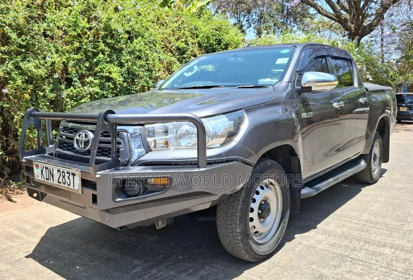 Toyota Hilux 2017 Gray